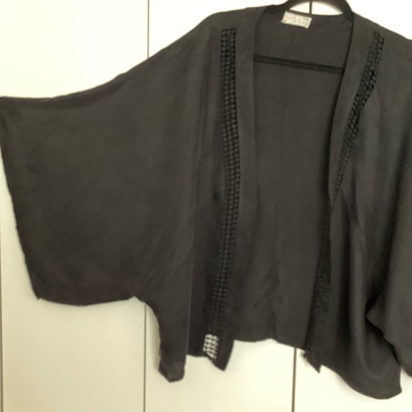 Free People black batwing short kimono - Picture 2 of 4